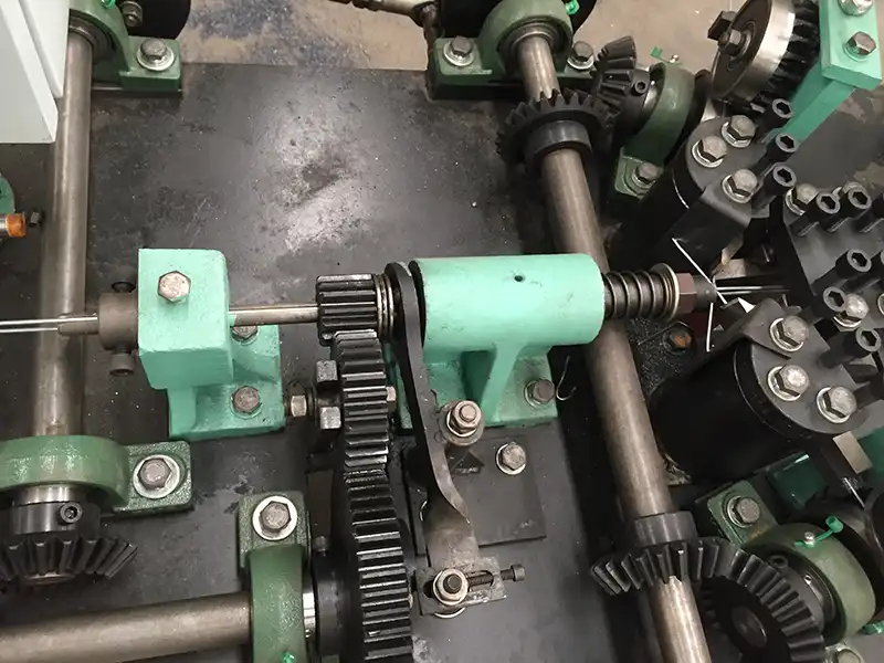 Производство автоматической колючей проволоки делает машину cs-c простым в эксплуатации производство